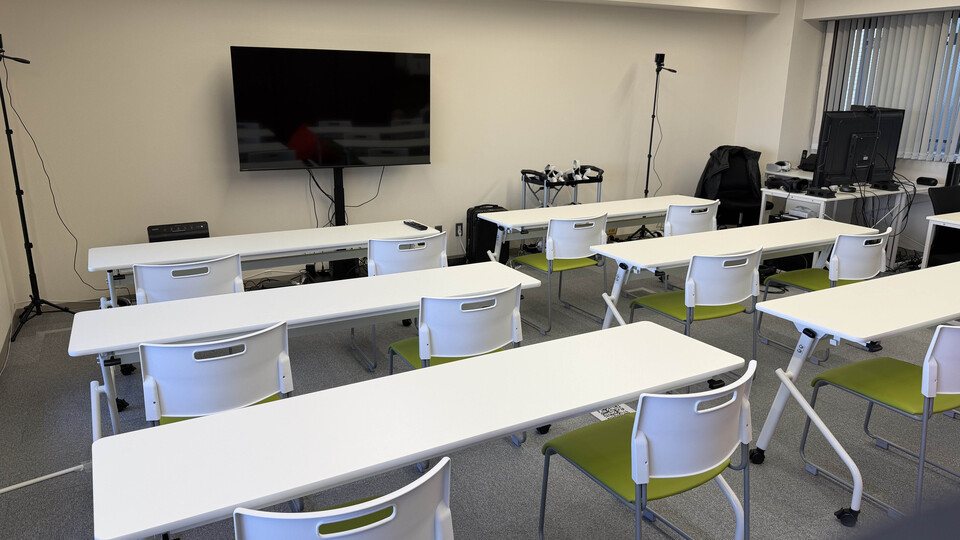 吉祥寺空間ラボ：会議スタイル1（テーブル席）